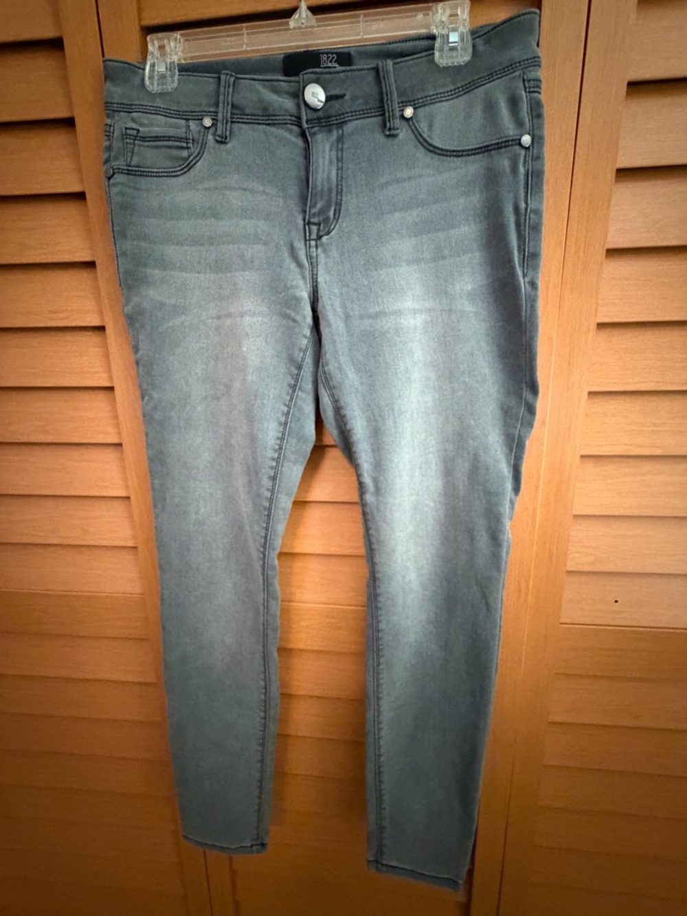 1822 Denim Women's Grey Stretch Skinny Jeggings